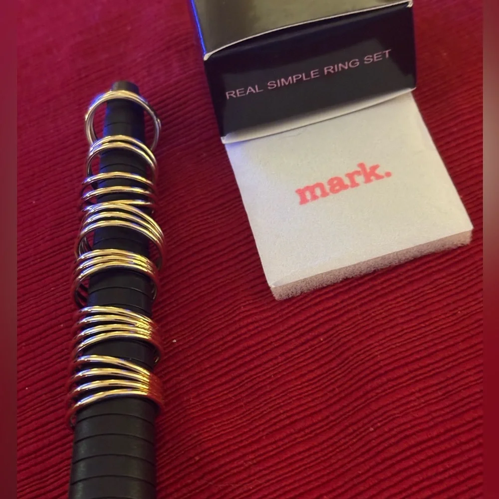 Avon costume jewelry rings, assorted. NO real gold or silver. NO real diamonds. - Picture 11 of 12